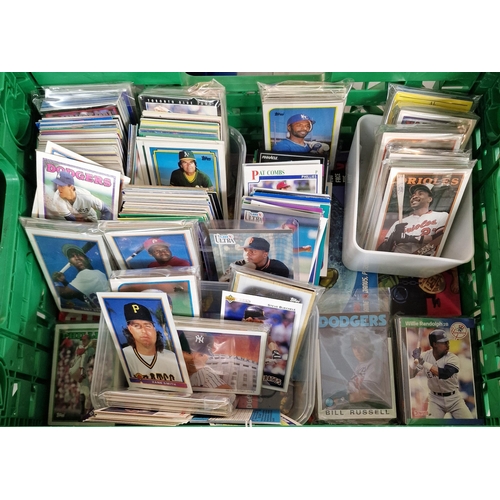 368 - Collection of baseball cards - trading cards printed in USA including: Royals, Yankees, Phillies and... 