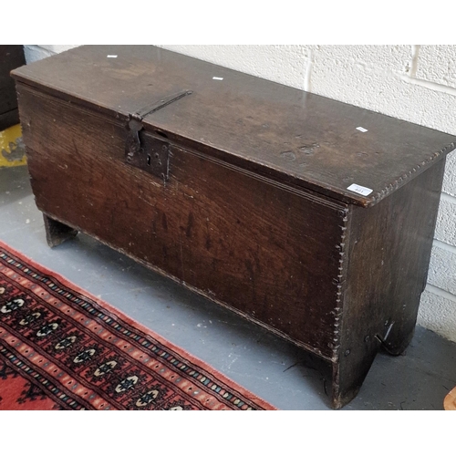 401 - 17th century oak plank chest with iron hinges and lock. 95x34x49cm approx. (B.P. 21% + VAT)