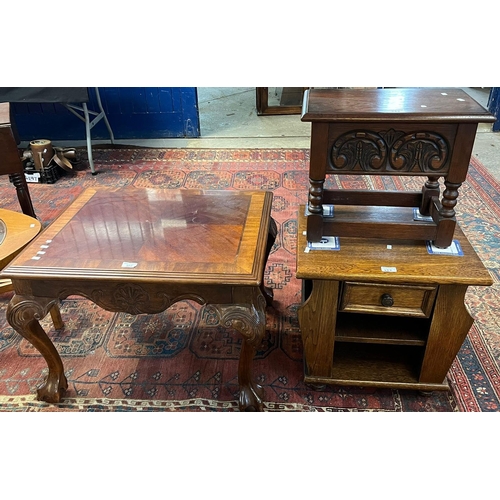 482 - Good quality mahogany cross banded and strung inlaid rectangular coffee table on cabriole legs with ... 