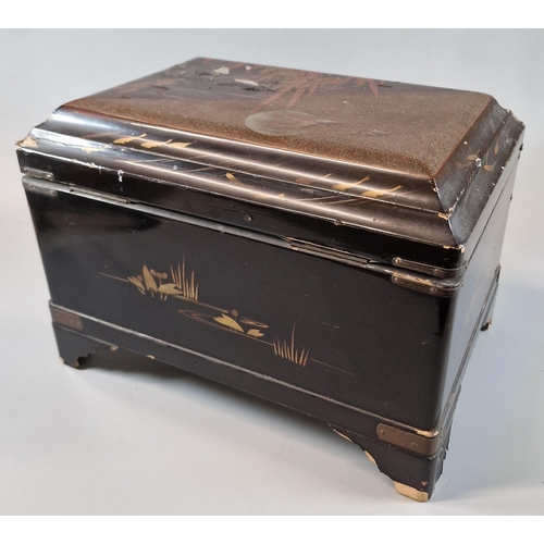 53 - 19th/early 20th century Japanese export lacquered and gilded jewellery casket with fitted interior a... 