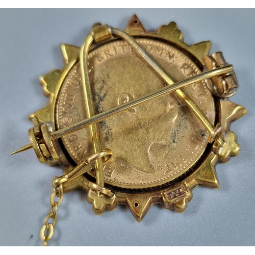 110 - George V gold full Sovereign in 9ct gold brooch mount. 11g approx.  (B.P. 21% + VAT)