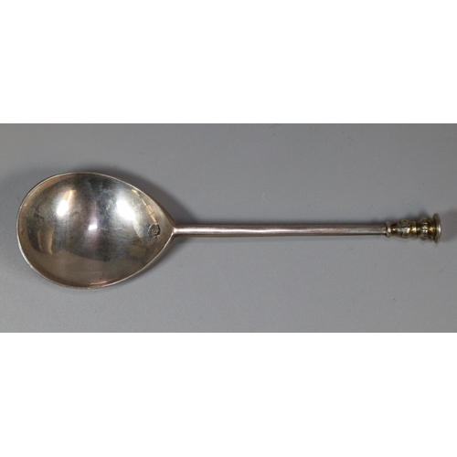 143 - Rare James I silver seal top spoon, engraved with the initials A K, London, dated 1618. 17cm long ap... 