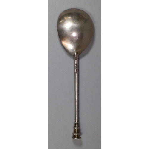 143 - Rare James I silver seal top spoon, engraved with the initials A K, London, dated 1618. 17cm long ap... 