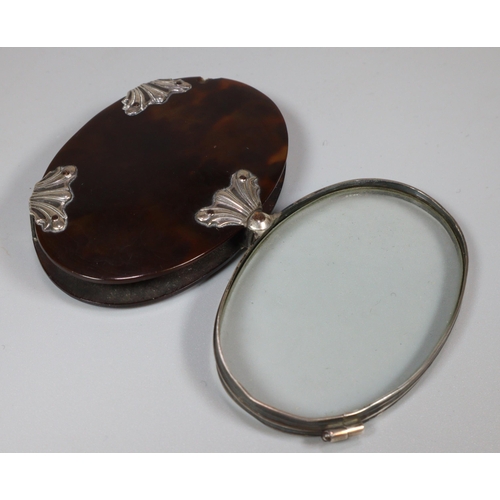 145 - George III white metal and tortoiseshell oval pocket lens/magnifying glass, the glass with reeded bo... 