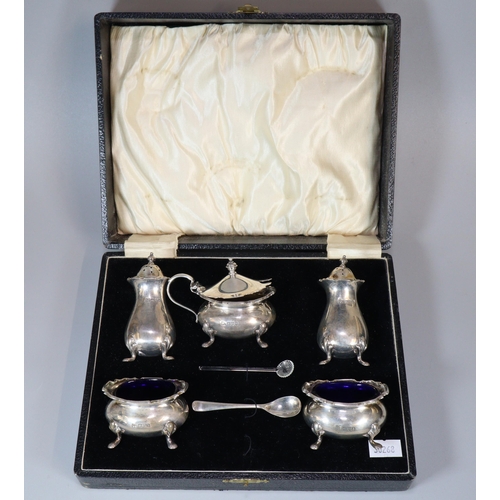 25 - George V silver five piece condiment set in original box to include: pair of boat shaped salts, must... 