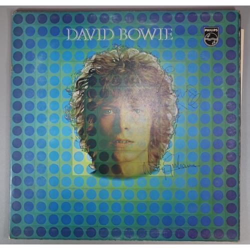 323 - Collection of signed David Bowie albums/album sleeves to include: RCA Victor SF8244 'Hunky Dory' sig... 