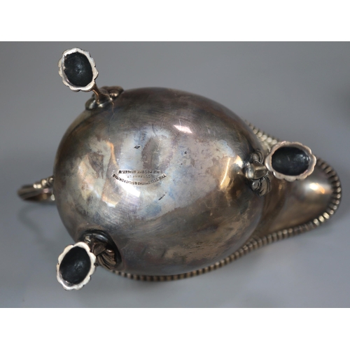 39 - Pair of George V silver gadroon edged sauce boats raised on moulded cabriole legs and paw feet, by T... 