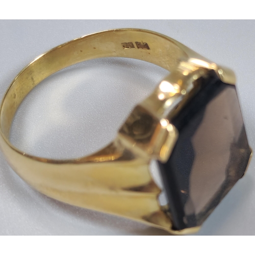 51 - 14ct gold and smokey quartz signet ring. 8.6g approx. Size U. (B.P. 21% + VAT)