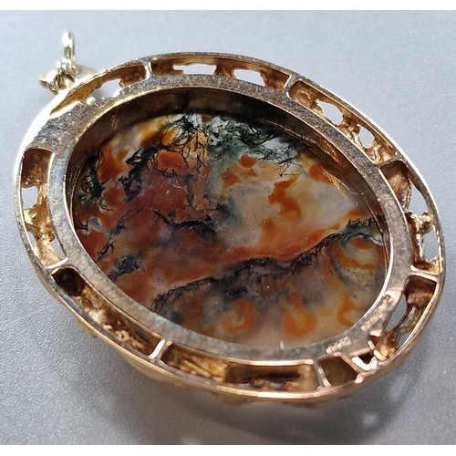 75 - 9ct gold ornate oval pendant inset with cabochon agate stone. Total weight 17.5g approx. 5.5x3.5cm a... 