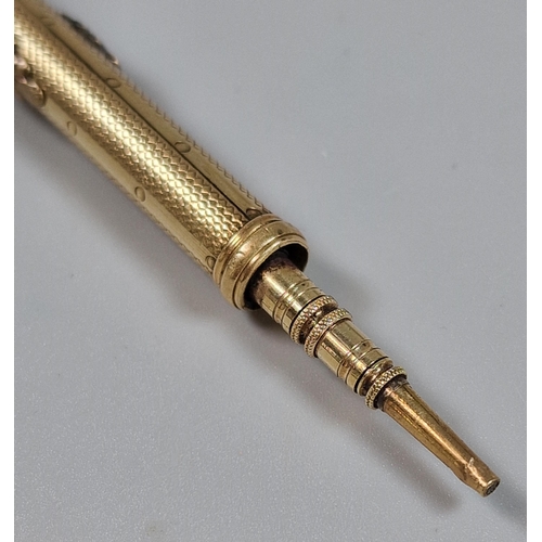 91 - Early 20th century yellow metal engine turned propelling pencil with shield shaped hardstone seal te... 