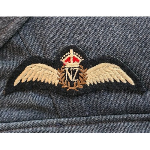 183 - Royal New Zealand Air Force (RNZAF) Flight Lieutenant battledress blouse, with RNZAF Flying Badge, t... 