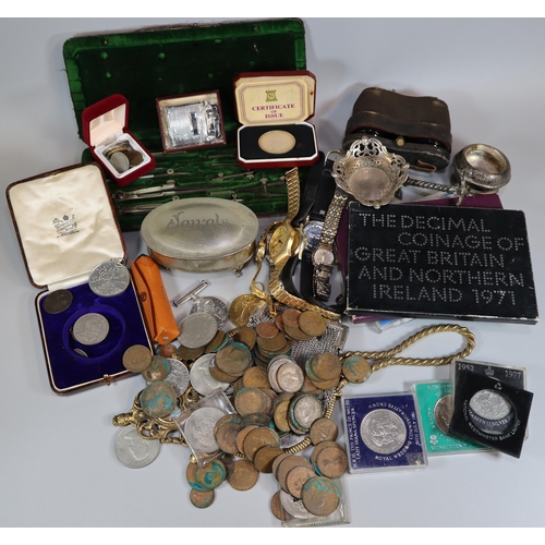 205 - Box of oddments to include: various coinage including The Decimal Coinage of Great Britain and North... 