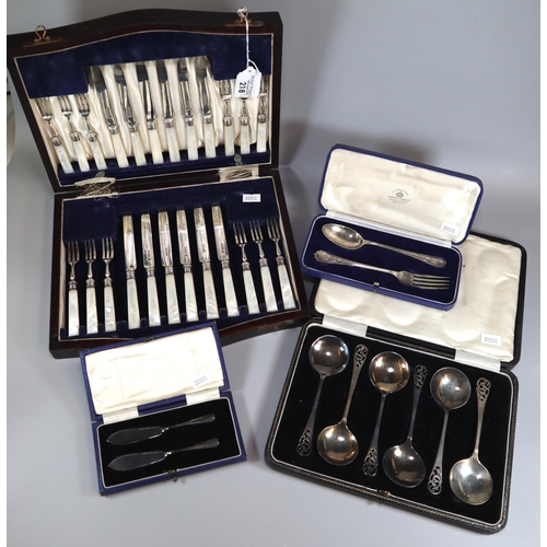 218 - Collection of cased silver to include: pair of butter knives, christening spoon and fork set, set of... 