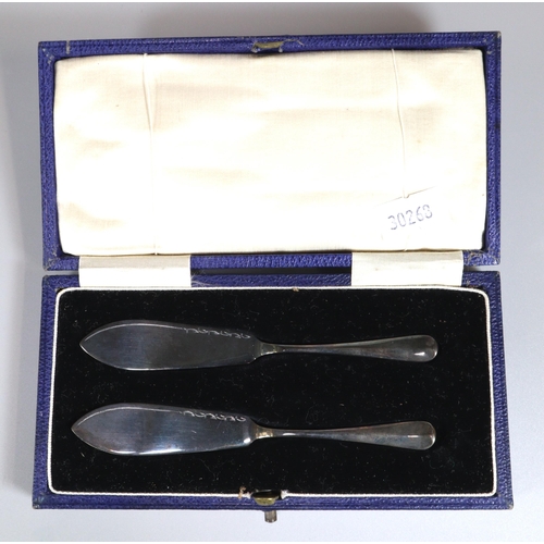 218 - Collection of cased silver to include: pair of butter knives, christening spoon and fork set, set of... 