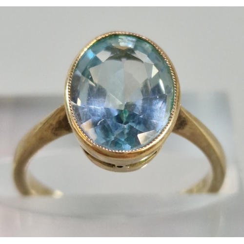 225 - 9ct gold and aqua coloured dress ring. 2.6g approx. Size K. (B.P. 21% + VAT)