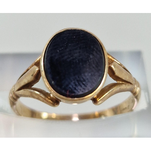 246 - 9ct gold black onyx signet ring. 2.2g approx. Size M1/2. (B.P. 21% + VAT)