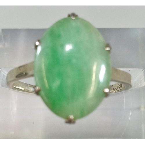 251 - 18ct white gold and green hardstone ring. 3g approx. Size O. (B.P. 21% + VAT)