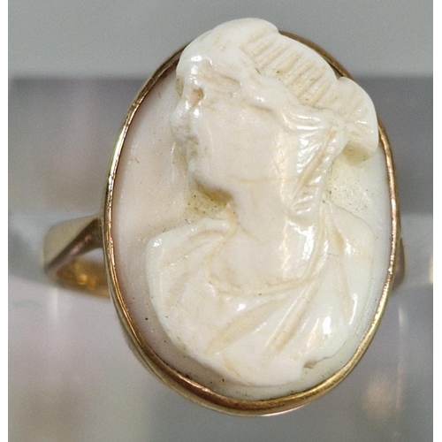 256 - 9ct gold cameo portrait ring in marble finish Bakelite ring box. 3.8g approx. Size K1/2. (B.P. 21% +... 