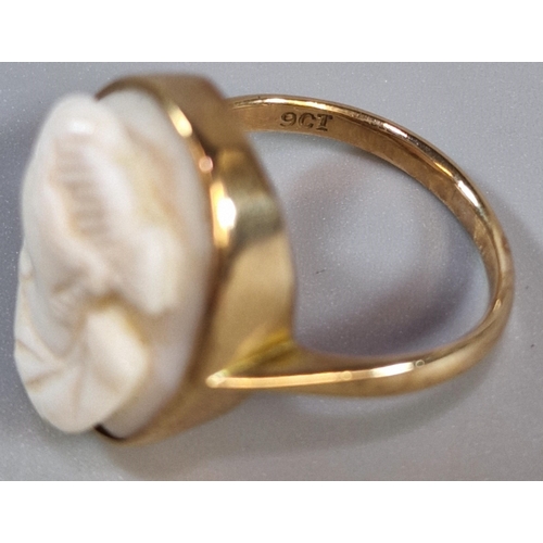 256 - 9ct gold cameo portrait ring in marble finish Bakelite ring box. 3.8g approx. Size K1/2. (B.P. 21% +... 