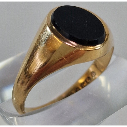 263 - 9ct gold black onyx signet ring. 2.4g approx. Size P1/2. (B.P. 21% + VAT)