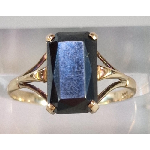 264 - 9ct gold and black stone dress ring. 2.1g approx. Size P. (B.P. 21% + VAT)