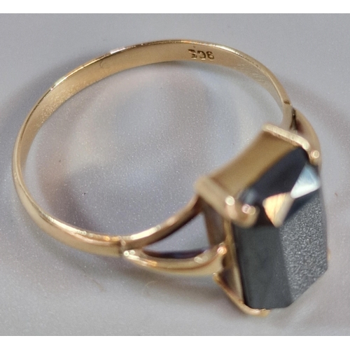 264 - 9ct gold and black stone dress ring. 2.1g approx. Size P. (B.P. 21% + VAT)