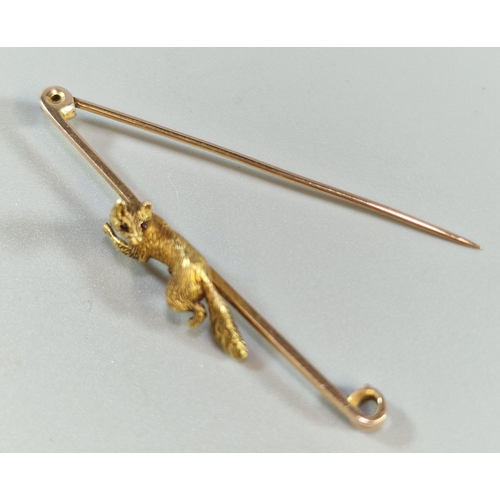 274 - 15ct gold fox bar brooch. 6g approx. (B.P. 21% + VAT)