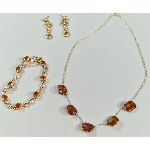 279 - Collection of 9ct gold jewellery to include: orange stone bracelet and a similar necklace. 20.6g app... 