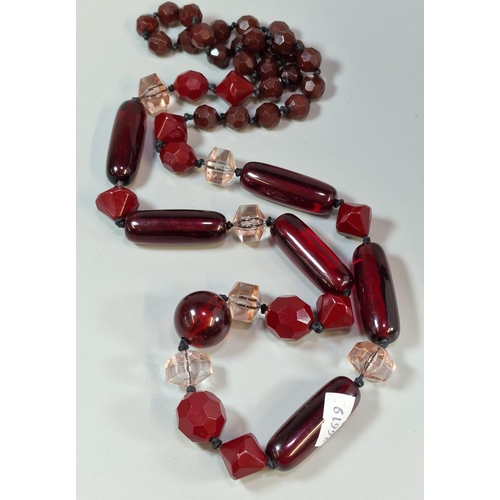 288 - Art Deco design cherry Bakelite and glass necklace. (B.P. 21% + VAT)