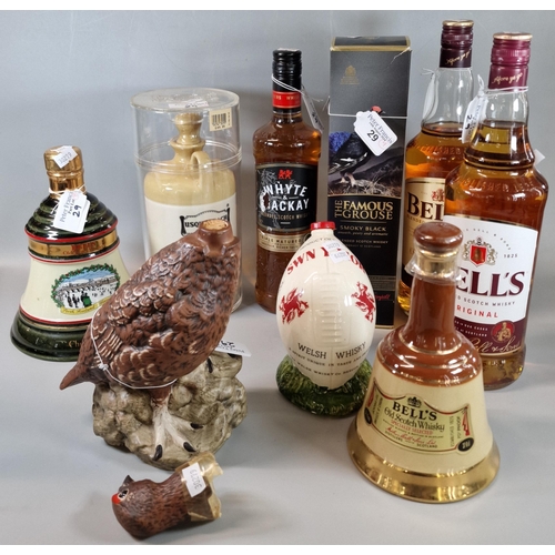 29 - Collection of Whisky to include: Bell's x2, The Famous Grouse Smoky Black, Whyte and MacKay, Bell's ... 