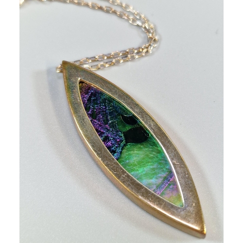 293 - John Ditchfield glass pendant with chain in original box marked 'Jewellery by Lee Appleby, incorpora... 