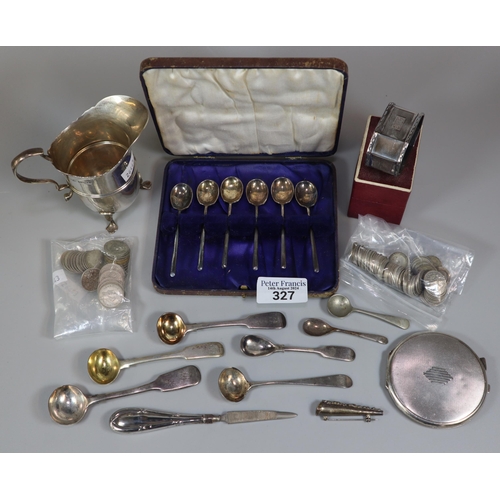 327 - Box of assorted items to include: Art Deco engine turned ladies' compact, silver helmet shaped cream... 