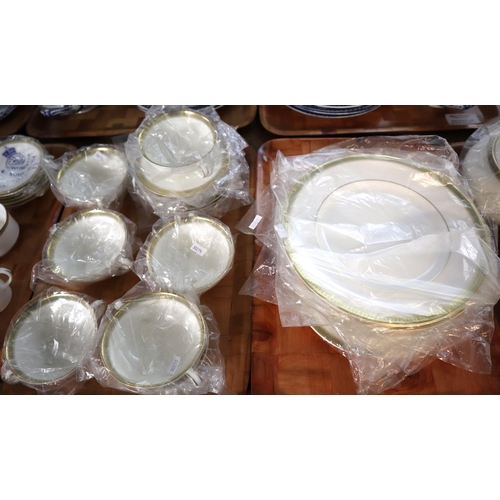 361 - Four trays of Royal Doulton English fine bone china 'Clarendon' dinner ware together with fifteen pi... 