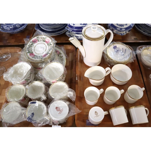 361 - Four trays of Royal Doulton English fine bone china 'Clarendon' dinner ware together with fifteen pi... 