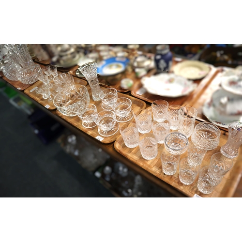 366 - Four trays of assorted glassware to include: vases, whisky tumblers, liqueur glasses, dessert bowls ... 