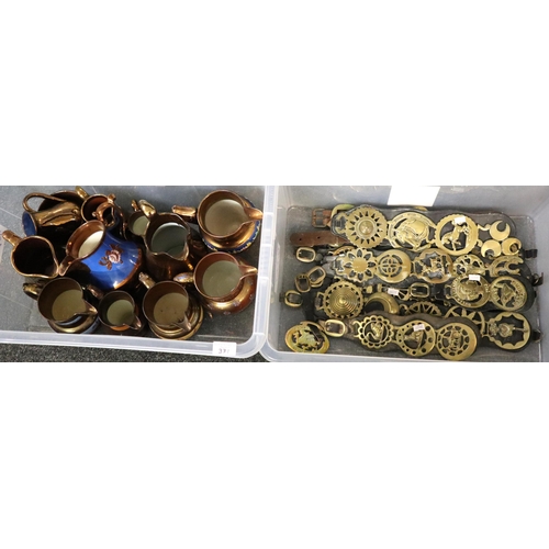 371 - Box of copper lustre dresser jugs and box of horse brasses on leather straps. (2) (B.P. 21% + VAT)