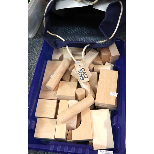 375 - Box comprising large quantity of wooden child's modern building blocks. (B.P. 21% + VAT)