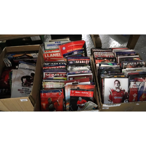 407 - Large collection of Rugby Union programmes, many being Scarlets RFC: Rugby World Cup 1999, other Wal... 