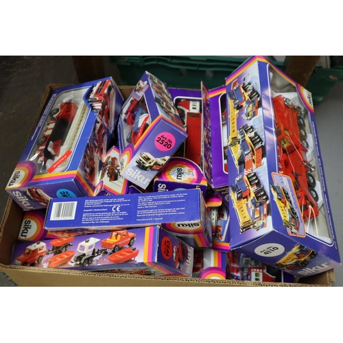 409 - Collection of Siku 1:55 scale diecast and other model vehicles in original packaging to include: hyd... 