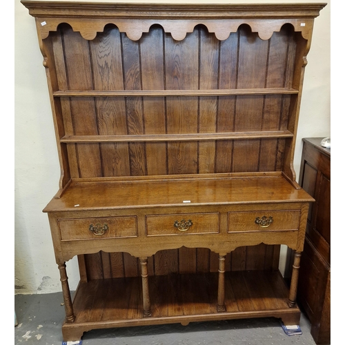 516 - 19th century style oak rack back pot board dresser (Modern). 142x42x182cm approx.  (B.P. 21% + VAT)