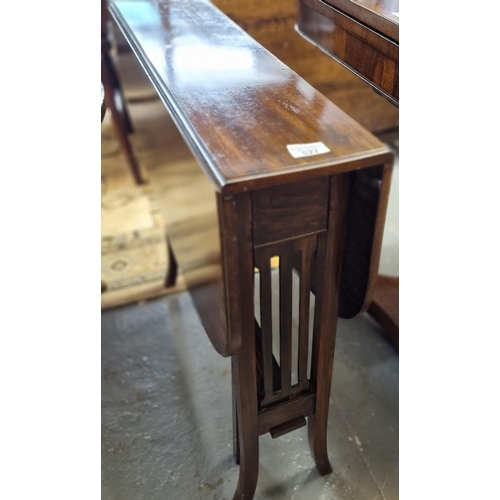 527 - Edwardian mahogany Sutherland table.  (B.P. 21% + VAT)