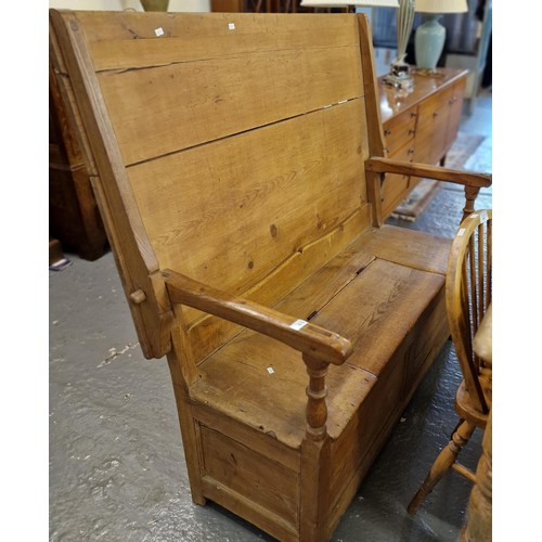 515 - 19th century Pembrokeshire pine table backed skew/settle, having panelled box base with lift seat an... 