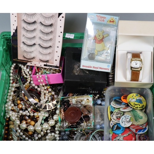 222 - Collection of vintage and other jewellery to include: necklaces, pendants, bracelets, bangles, vinta... 