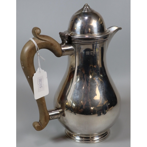 239 - George V silver baluster coffee pot with turned wooden handle. London 1920. 21.7 troy oz approx.  (B... 