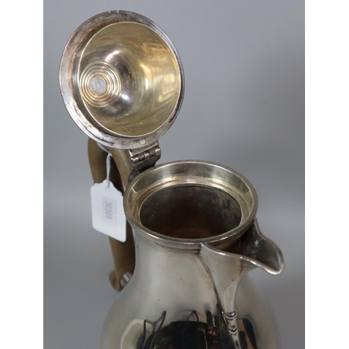 239 - George V silver baluster coffee pot with turned wooden handle. London 1920. 21.7 troy oz approx.  (B... 