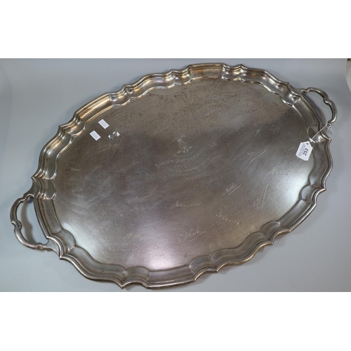 253 - George V silver two handled pie crust presentation tray with facsimile signatures and dated July 5th... 