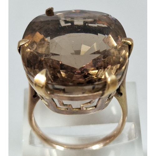 265 - Yellow metal and smokey quartz dress ring. 11.3g approx. Size O1/2.  (B.P. 21% + VAT)