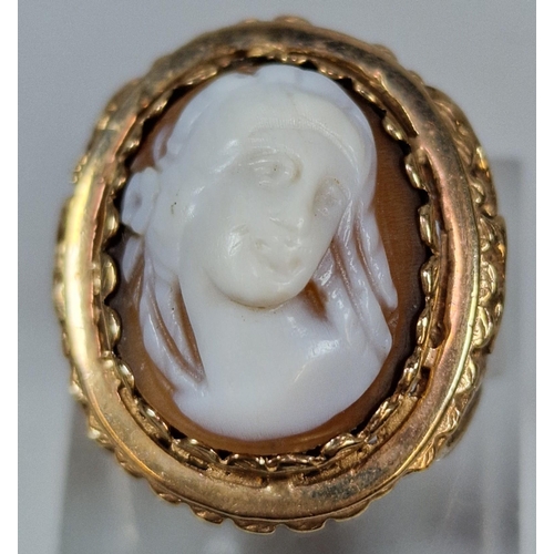 266 - 9ct gold cameo portrait ring. 8.5g approx. Size O.  (B.P. 21% + VAT)