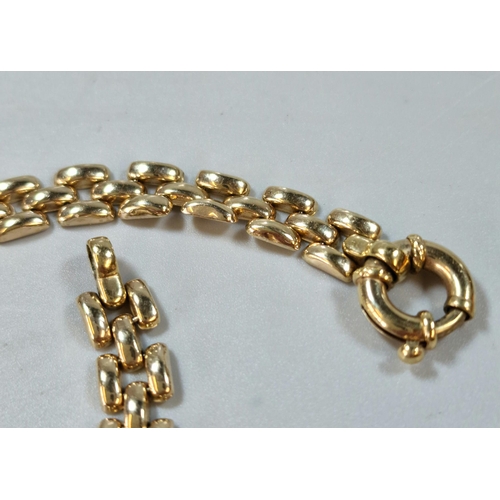 294 - 9ct gold bracelet with repeating design. 7.8g approx. Length 19.5cm approx. (B.P. 21% + VAT)