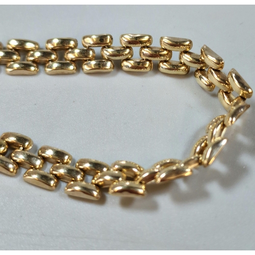 294 - 9ct gold bracelet with repeating design. 7.8g approx. Length 19.5cm approx. (B.P. 21% + VAT)